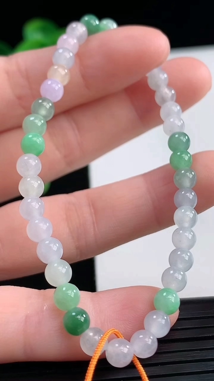 天然A货翡翠双彩圆珠手串尺寸4.6-38颗重量:7.25g4月10日
工厂直销收藏佳品,种好水足，色