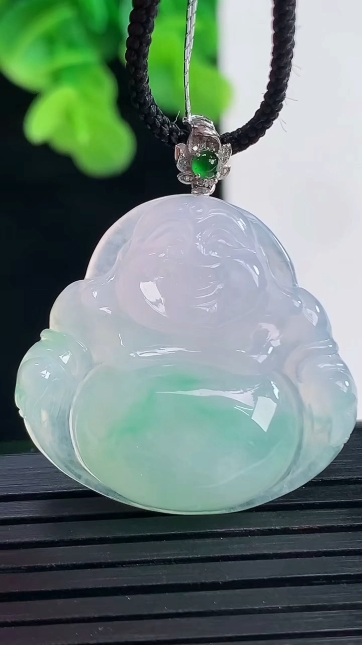 天然A货翡翠佛公吊坠尺寸27.5-29.8-5.8重量:7.68g
4月10日