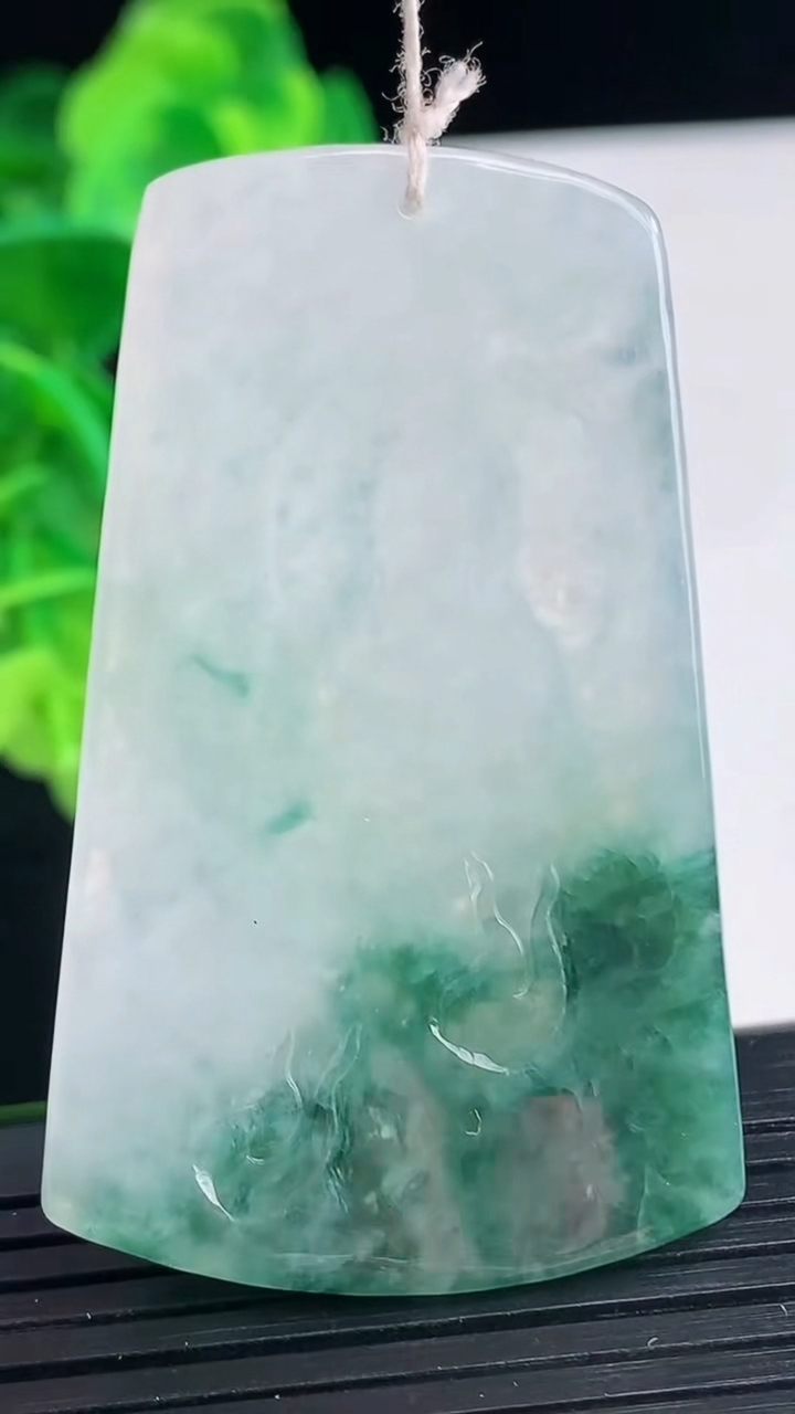 天然A货翡翠飘花普贤菩萨吊坠尺寸52.5-32.3-5.3重量:21.18g
4月10日