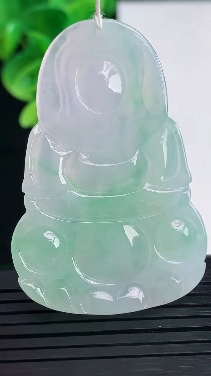 天然A货翡翠观音菩萨吊坠尺寸51.6-34.3-5.7重量:18.98g
4月10日