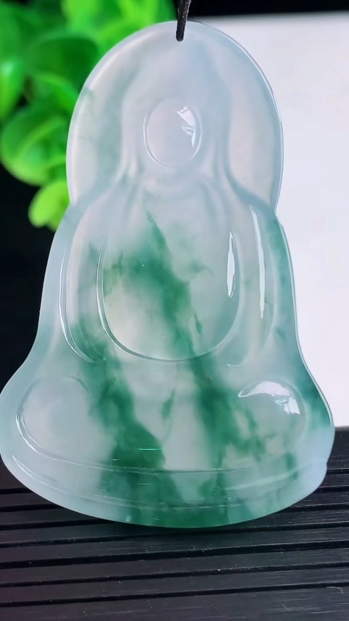 天然A货翡翠种飘花观音菩萨吊坠尺寸56.8-37-5.5重量:22.33g
4月10日