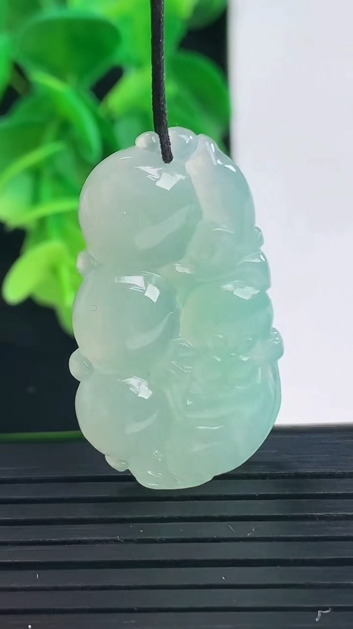 天然A货翡翠生肖猴吊坠尺寸34.4-19.6-5.4重量:7.04g
4月10日