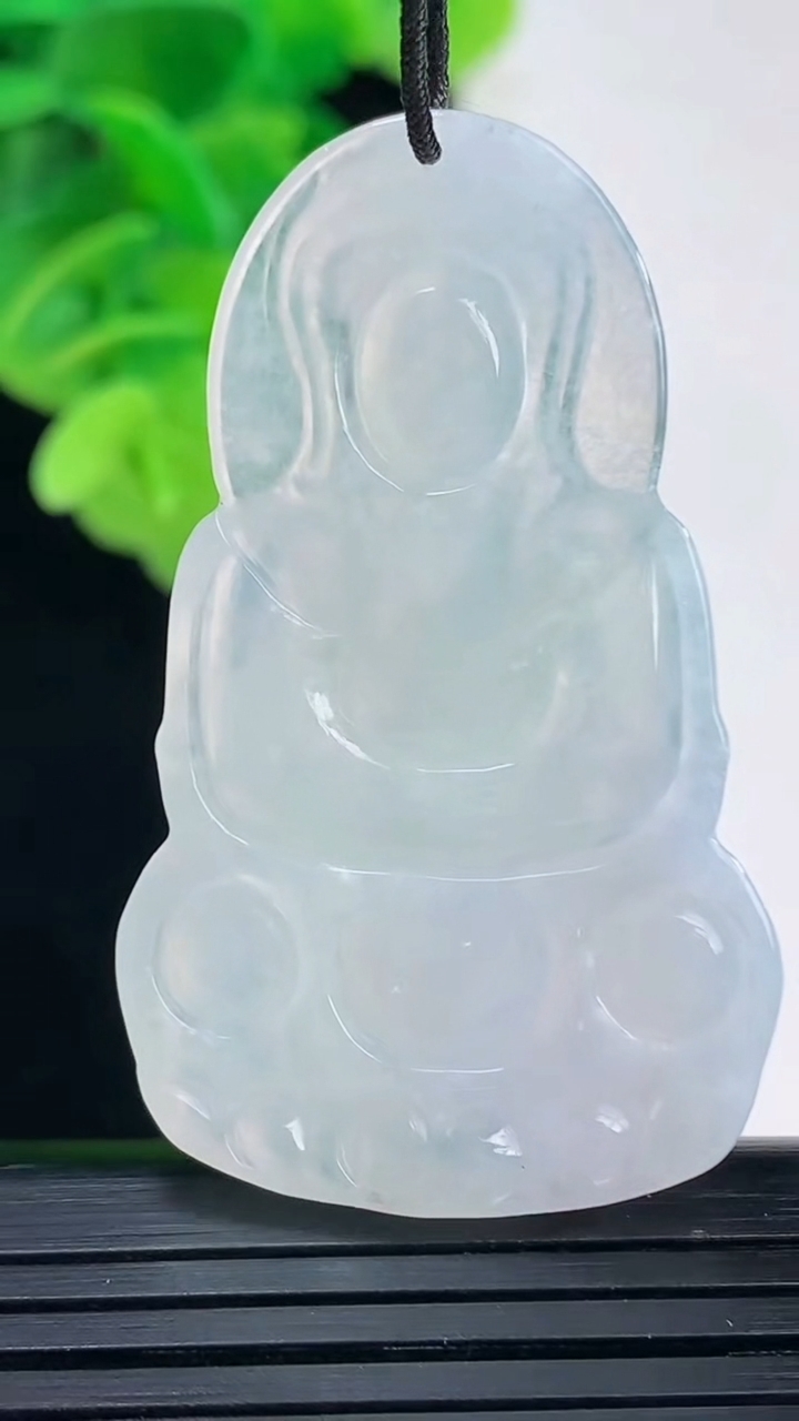 天然A货翡翠观音菩萨吊坠尺寸45.8-28-4.7重量:10.43g
4月10日