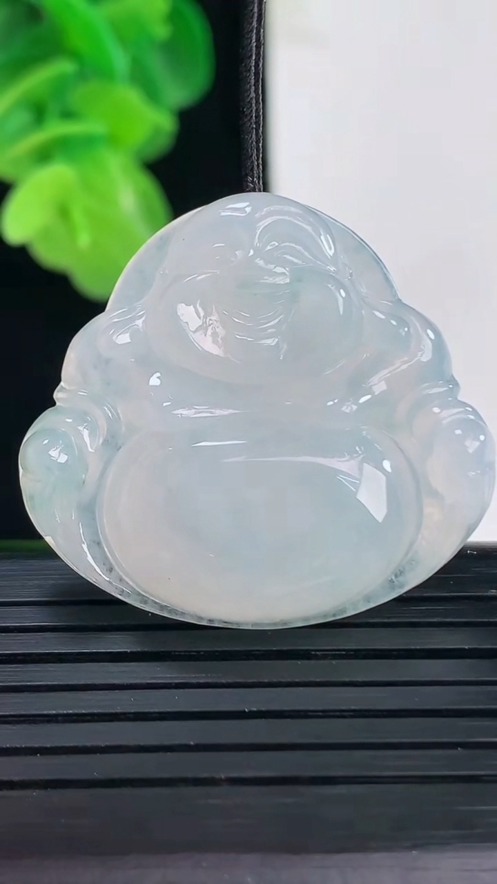 天然A货翡翠飘花佛公吊坠尺寸30.4-33.3-6重量:9.33g
4月10日