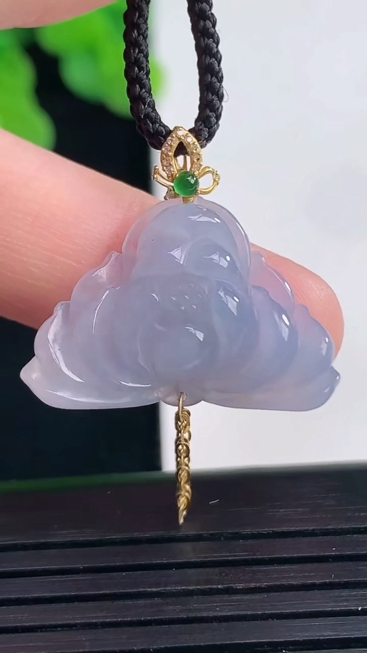 天然A货翡翠18K金紫罗兰和和美美 荷花吊坠尺寸15.8-24.1-5.8重量:2.82g
4月10日