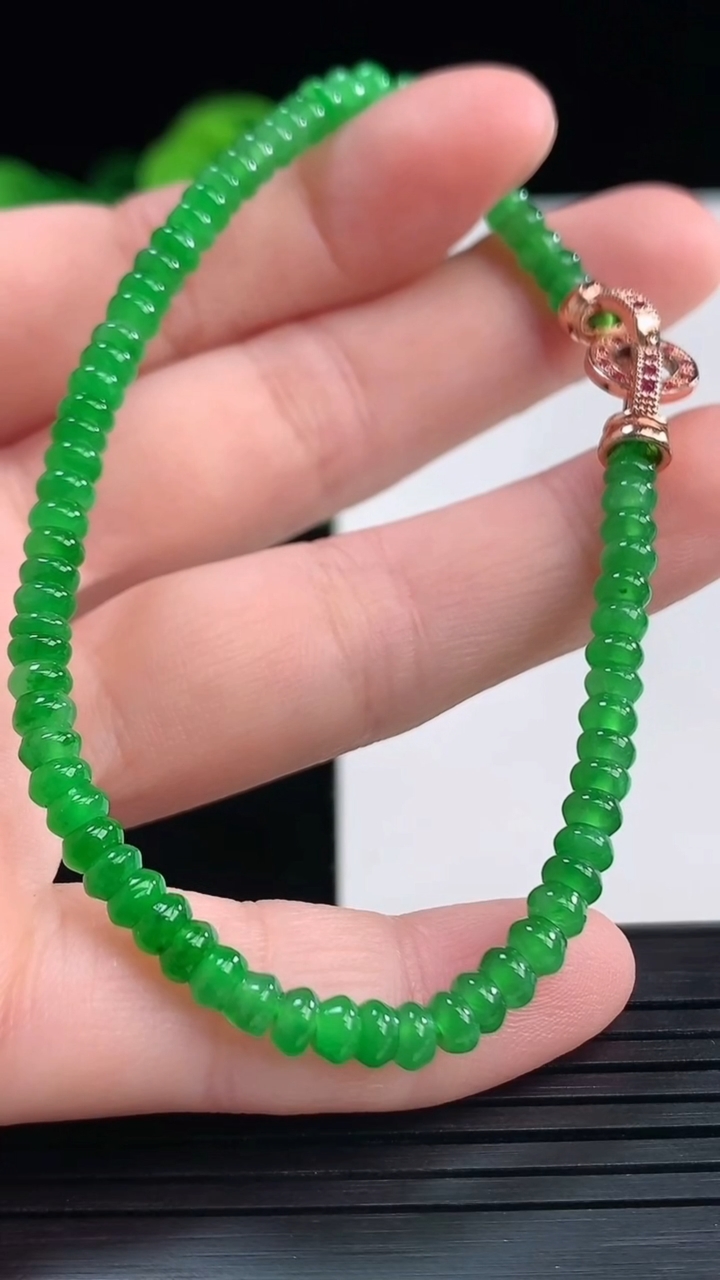 天然A货翡翠算盘珠手串尺寸3.8-2重量:6.59g4月10日
工厂直销收藏佳品,种好水足，色泽均匀