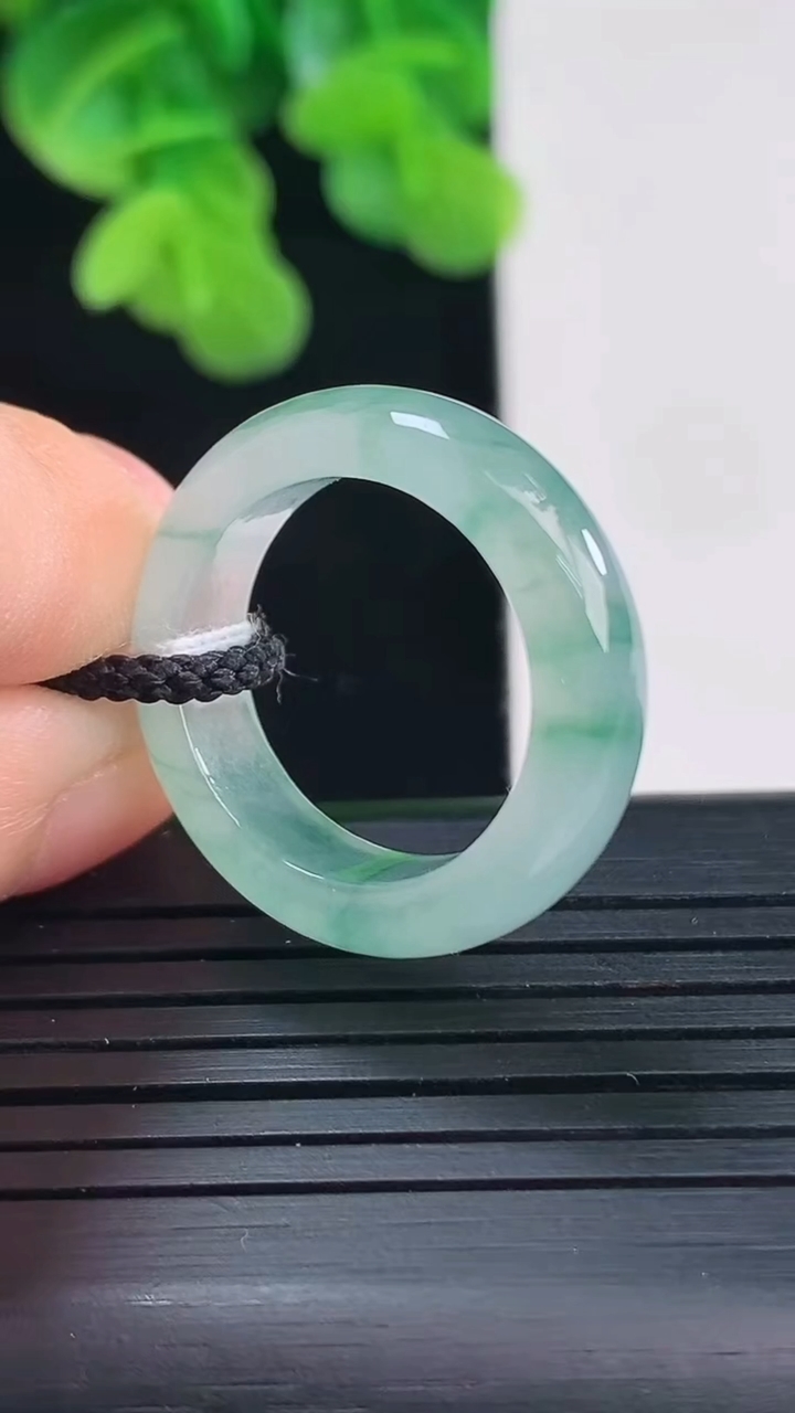 天然A货翡翠飘花指环戒指尺寸17.1-5.6-3.5重量:4.05g2026年4月10日
工厂直销收