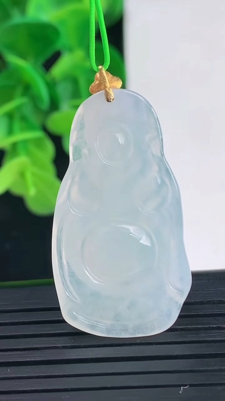 天然A货翡翠财神爷吊坠尺寸40.6-20-4.5重量:6.26g
4月10日