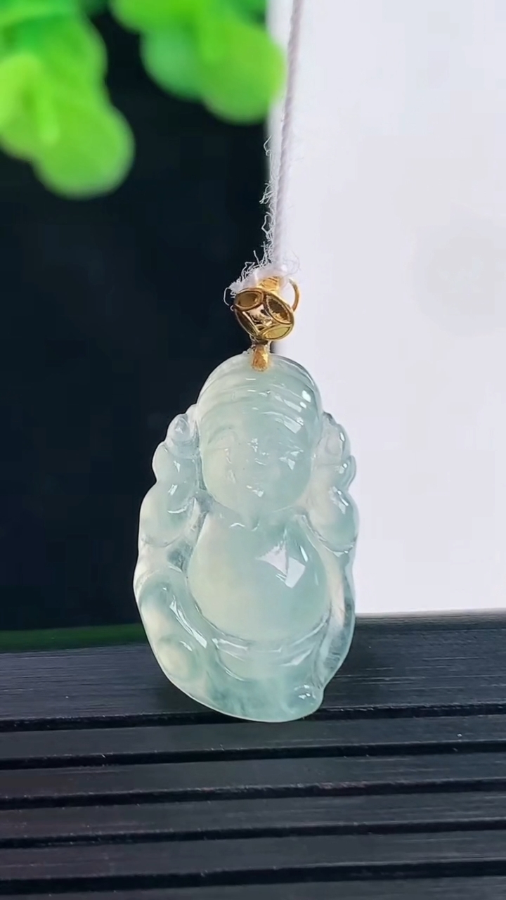 天然A货翡翠财神爷吊坠尺寸20.4-12.2-4.2重量:1.79g
4月10日