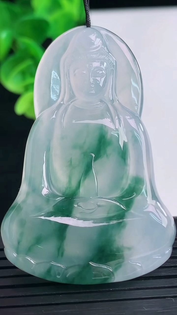 天然A货翡翠种飘花观音菩萨吊坠尺寸56.8-37-5.5重量:22.33g
4月10日