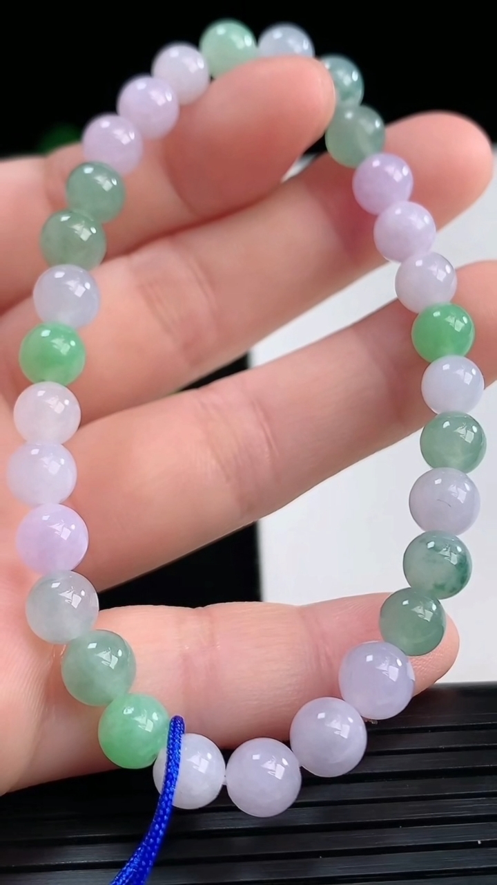 天然A货翡翠双彩圆珠手串尺寸6.2-30颗重量:13.05g4月10日
工厂直销收藏佳品,种好水足，色泽均匀，有种有色，上手高大气！