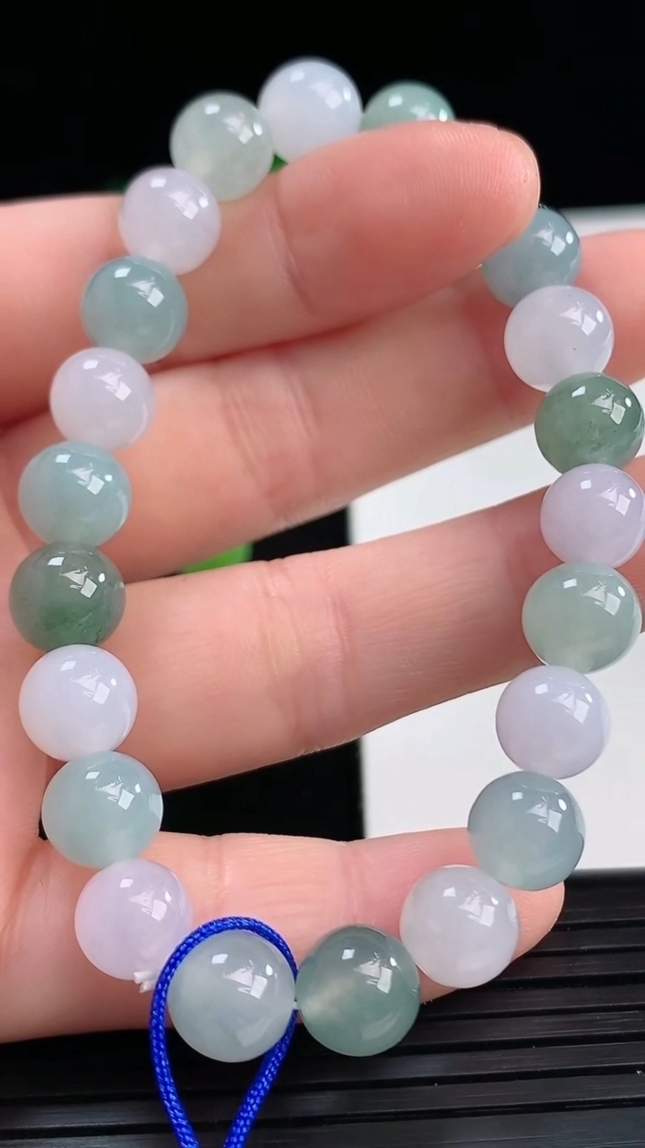 天然A货翡翠飘花圆珠手串尺寸7.9-22颗重量:20.30g4月10日
工厂直销收藏佳品,种好水足，色泽均匀，有种有色，上手高大气！