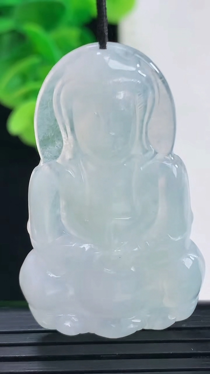 天然A货翡翠观音菩萨吊坠尺寸45.8-28-4.7重量:10.43g
4月10日