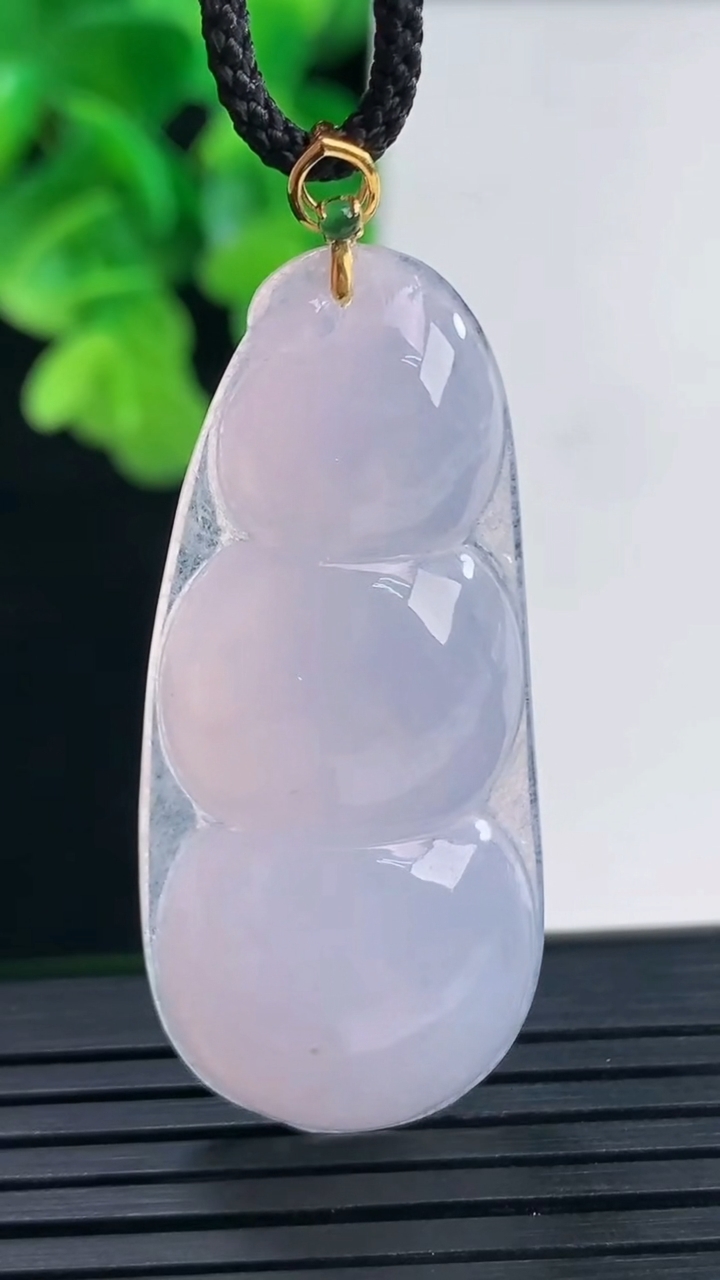 天然A货翡翠18K金紫罗兰福豆吊坠尺寸43.8-19.4-6重量:8.30g
4月10日