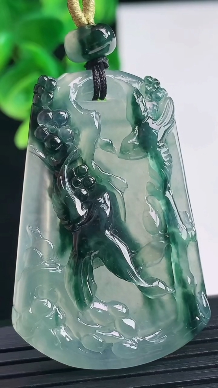 天然A货翡翠种飘花鸟语花香吊坠尺寸46.6-30.5-5.9重量:17.08g
4月10日