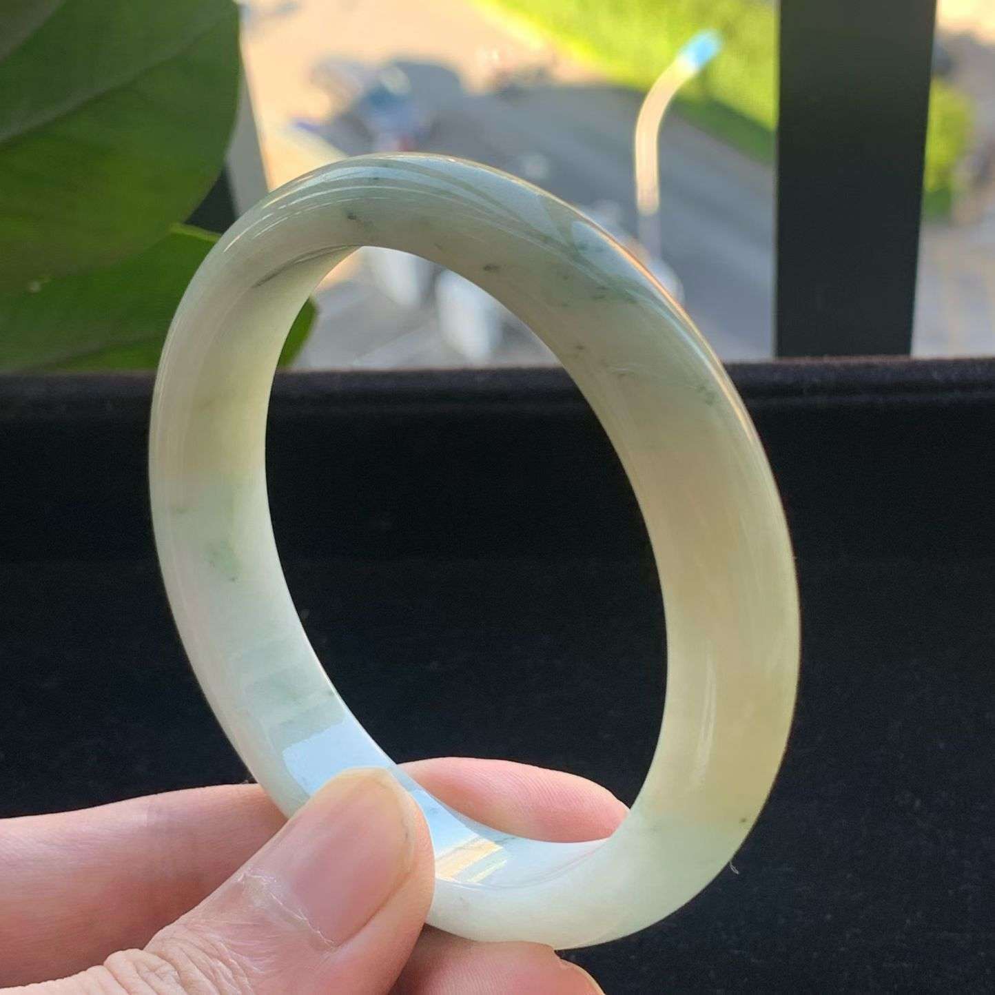 A货天然翡翠冰糯种飘花手镯59圈重量52.54
4月10日