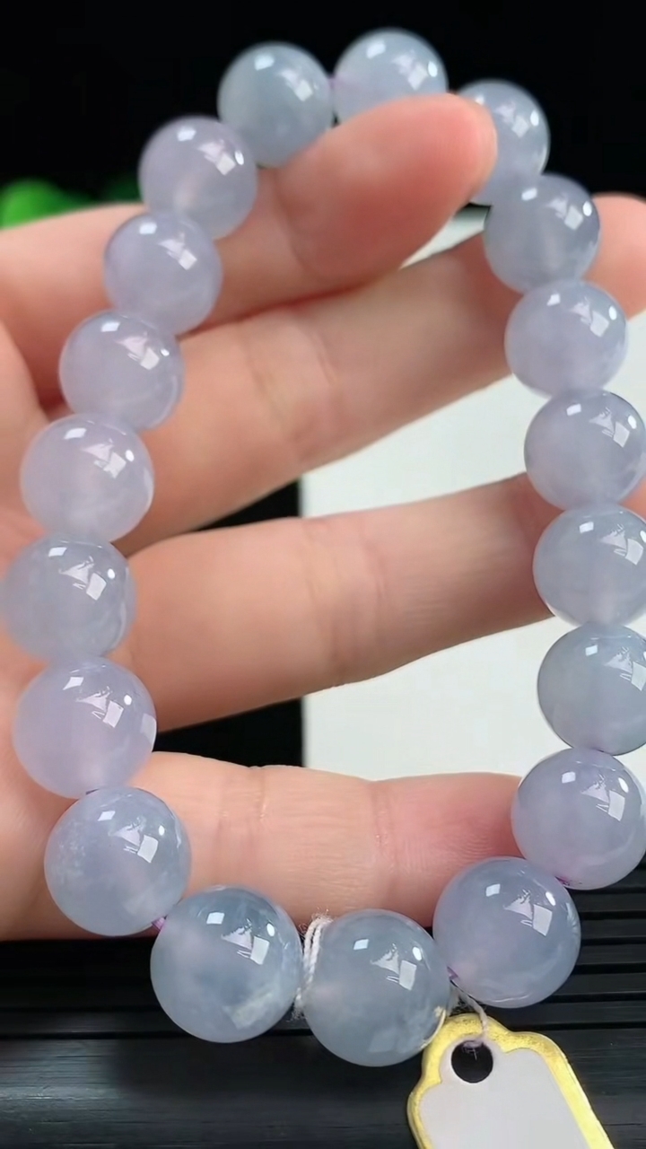 天然A货翡翠紫罗兰圆珠手串尺寸10.3-19颗重量:39.94g4月10日
工厂直销收藏佳品,种好水足，色泽均匀，有种有色，上手高大气！