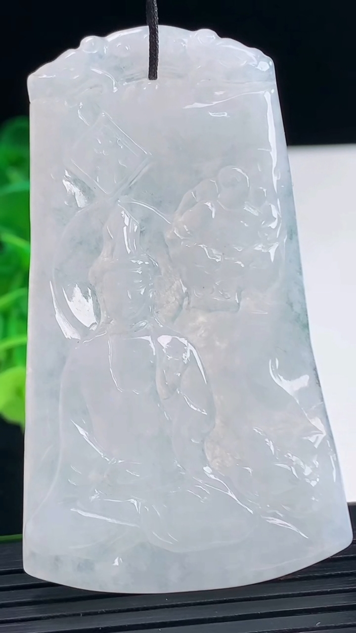 天然A货翡翠文殊菩萨吊坠尺寸64.8-37.7-4.2重量:22.36g
4月10日