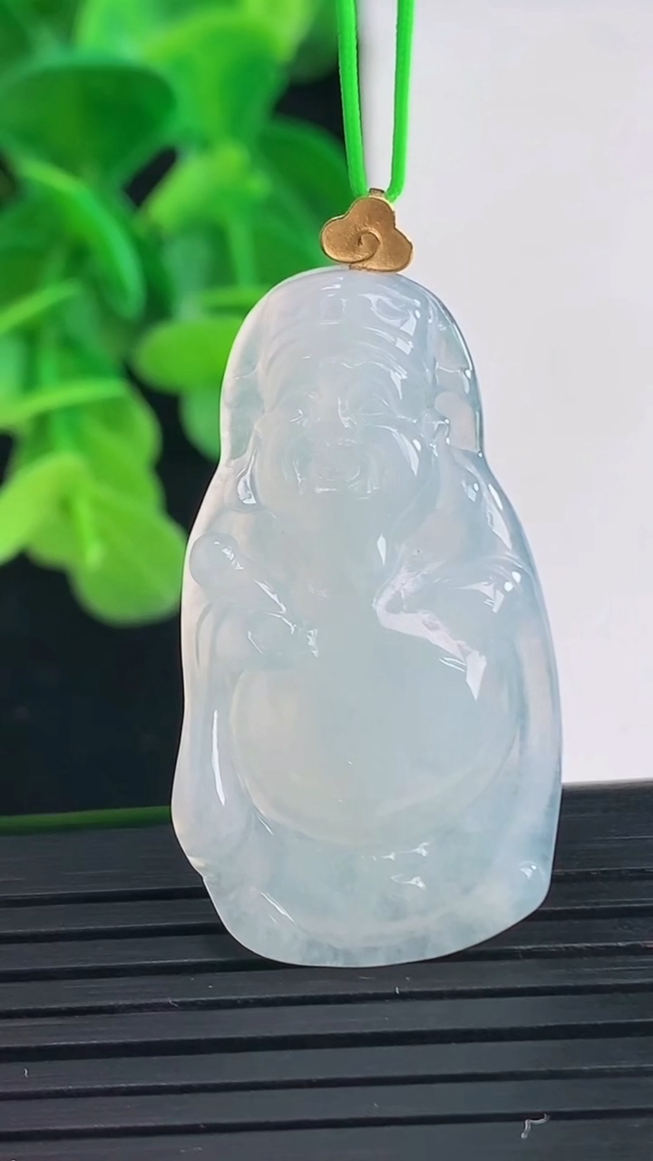 天然A货翡翠财神爷吊坠尺寸40.6-20-4.5重量:6.26g
4月10日