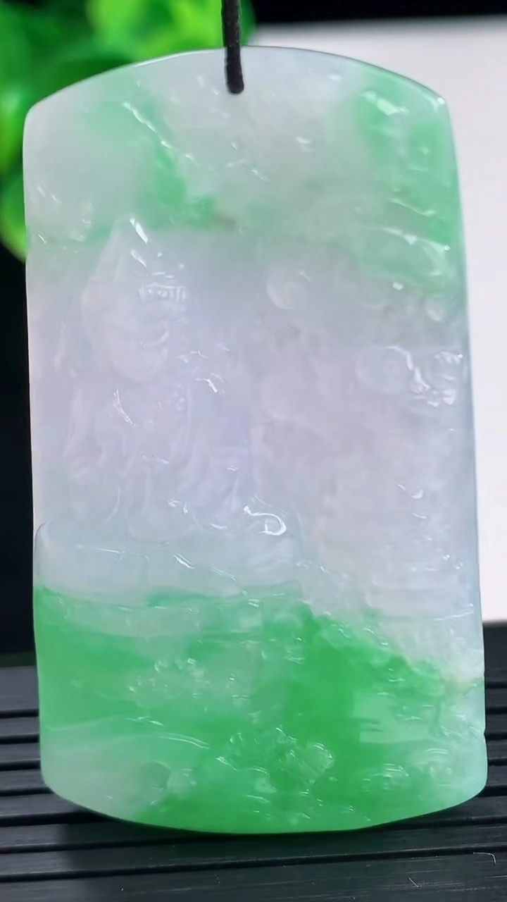 天然A货翡翠山水观音菩萨吊坠尺寸54-31.4-6.3重量:24.08g
4月10日