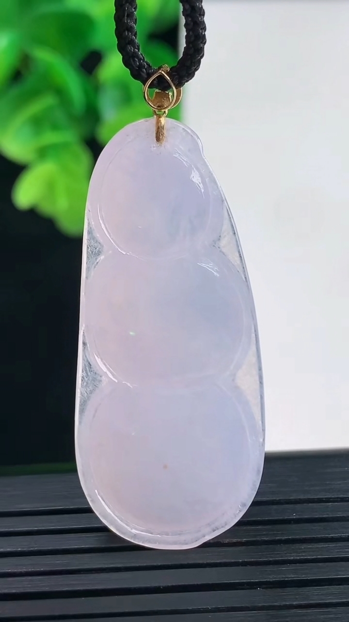 天然A货翡翠18K金紫罗兰福豆吊坠尺寸43.8-19.4-6重量:8.30g
4月10日