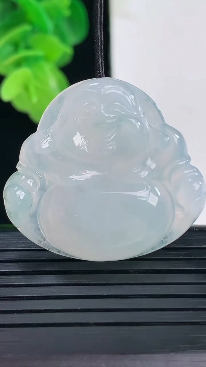 天然A货翡翠飘花佛公吊坠尺寸30.4-33.3-6重量:9.33g
4月10日