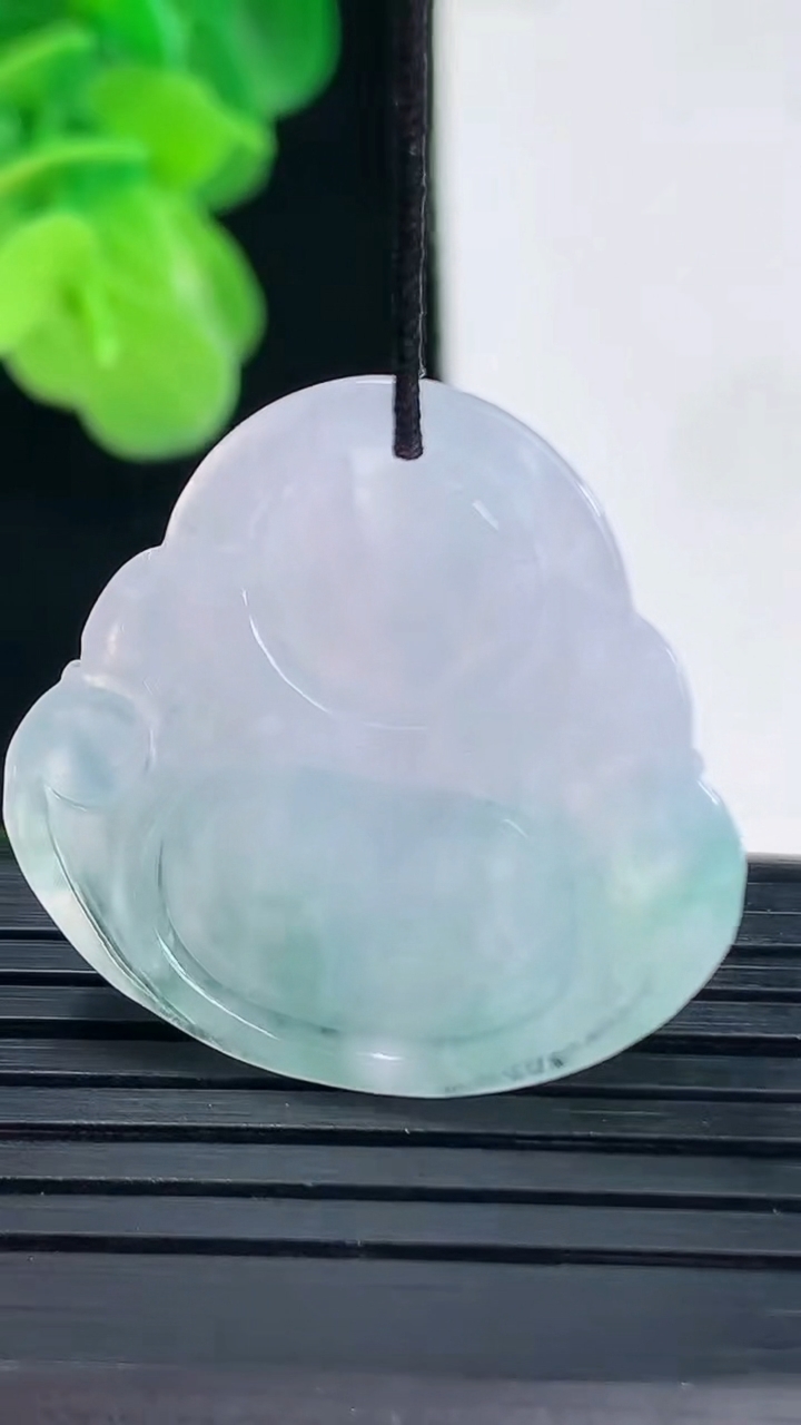 天然A货翡翠佛公吊坠尺寸27-28.3-5.7重量:6.66g
4月10日