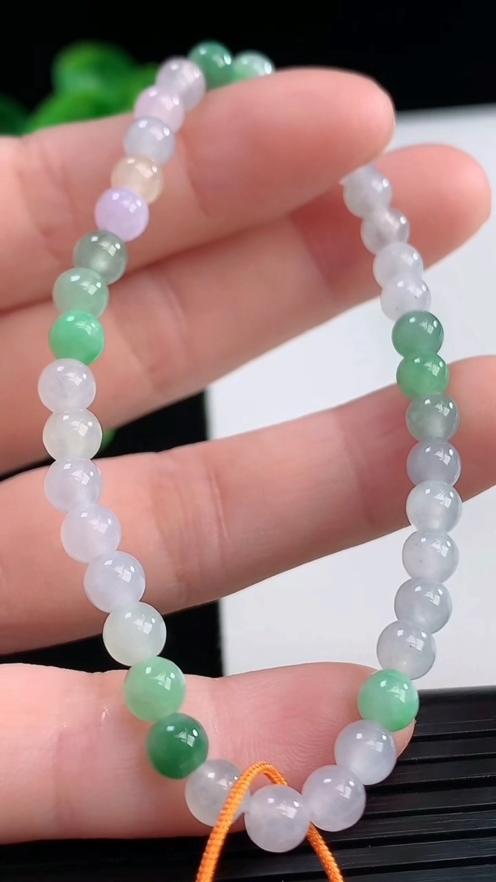 天然A货翡翠双彩圆珠手串尺寸4.6-38颗重量:7.25g4月10日
工厂直销收藏佳品,种好水足，色