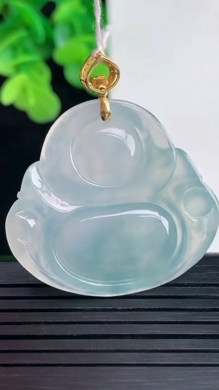 天然A货翡翠18K金紫罗兰佛公吊坠尺寸31.9-35.4-5.9重量:11.70g
4月10日