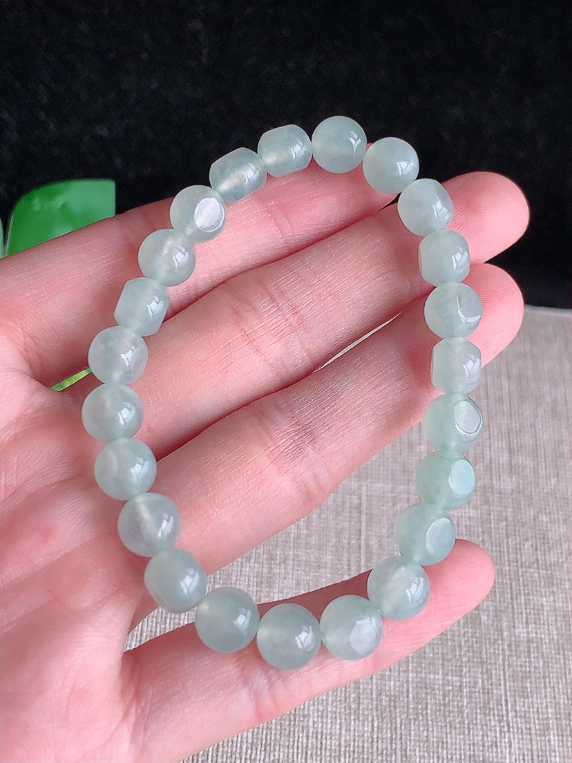 天然A货翡翠晴水算盘珠手串23颗 
尺寸7.7-6mm 重量18.14g 0409