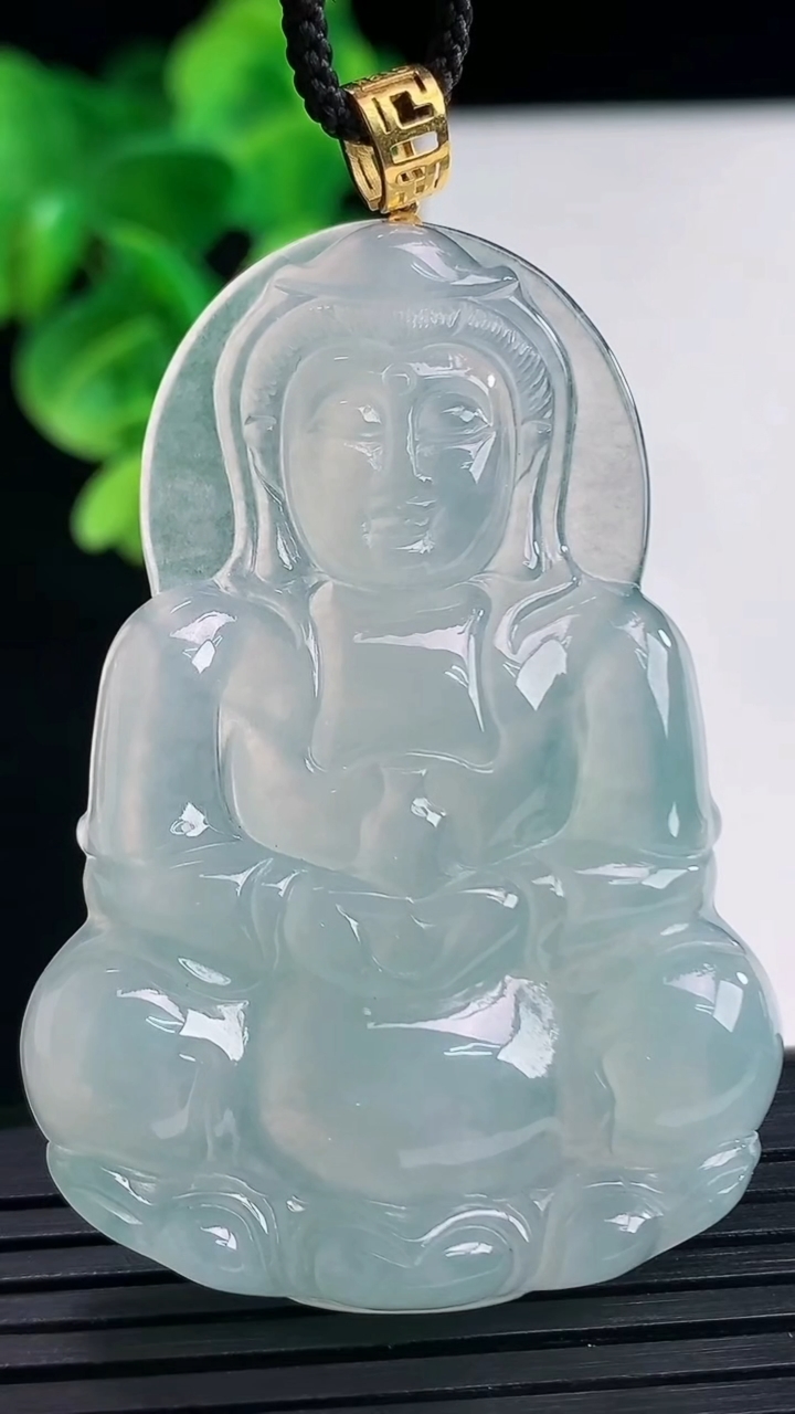 天然A货翡翠观音菩萨吊坠尺寸53.7-37.4-5.7重量:19.26g
4月10日