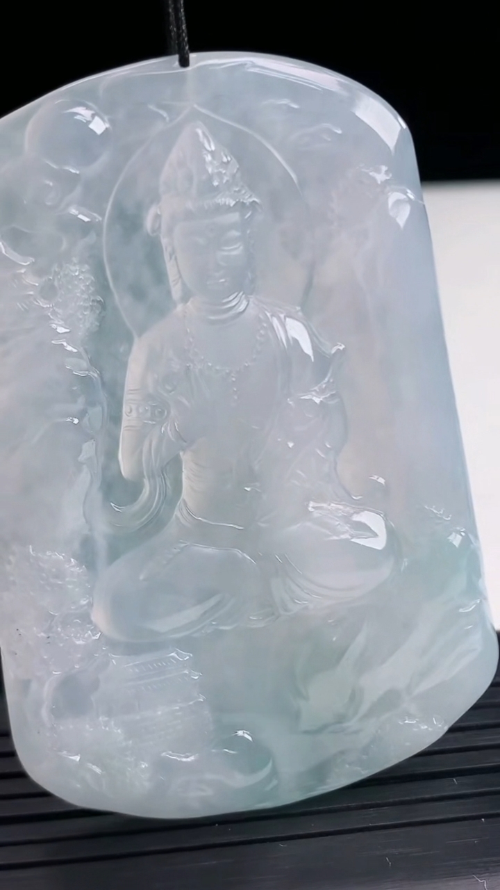 天然A货翡翠紫罗兰山水大势至菩萨吊坠尺寸66.7-45-4.7重量:40.31g
4月10日