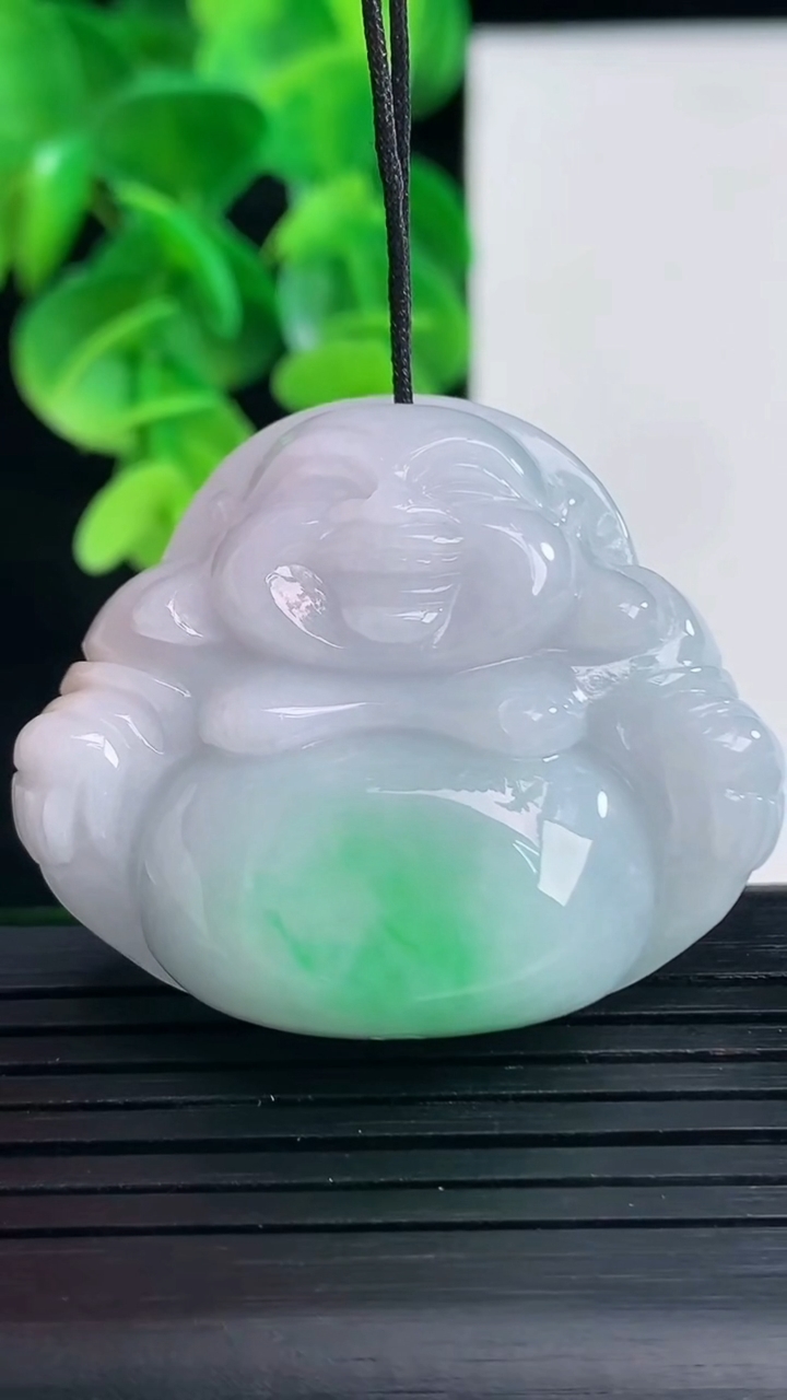 天然A货翡翠佛公吊坠尺寸34.2-39.4-11.5重量:25.29g
4月10日