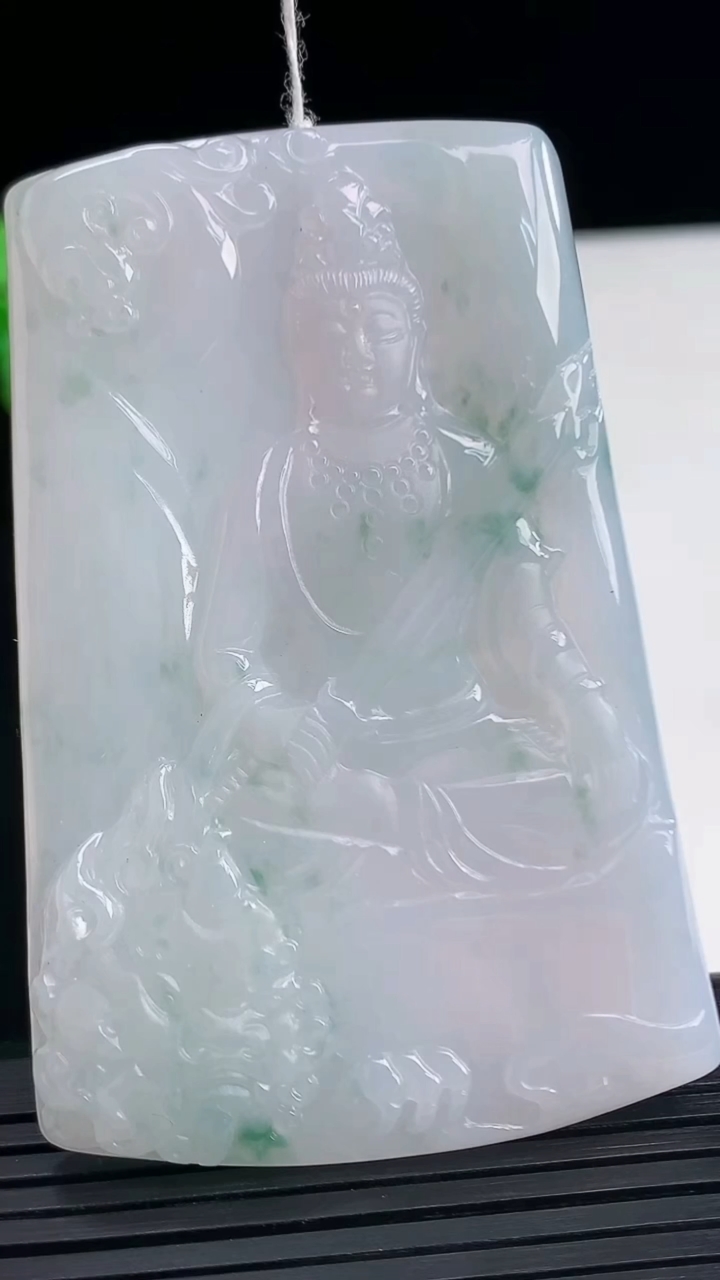 天然A货翡翠飘花文殊菩萨吊坠尺寸65.2-43.1-5重量:36.51g
4月10日