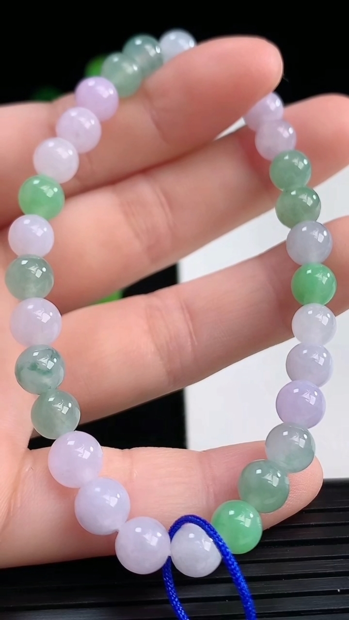 天然A货翡翠双彩圆珠手串尺寸6.2-30颗重量:13.05g4月10日
工厂直销收藏佳品,种好水足，