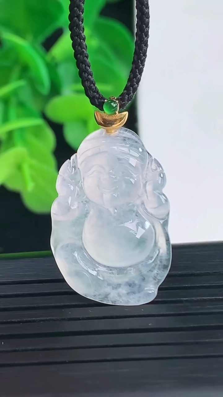 天然A货翡翠种白冰财神爷吊坠尺寸39.3-17.1-3.4重量:3.04g
4月10日