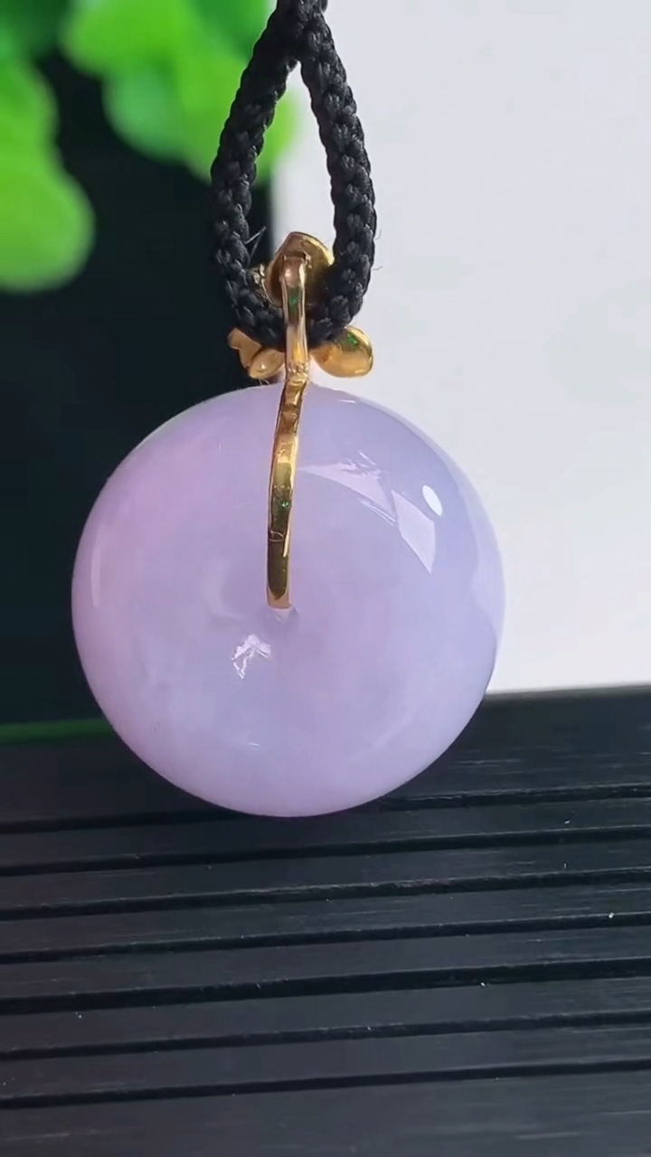 天然A货翡翠18K金紫罗兰路路通吊坠尺寸19.3-12重量:10.10g
4月10日