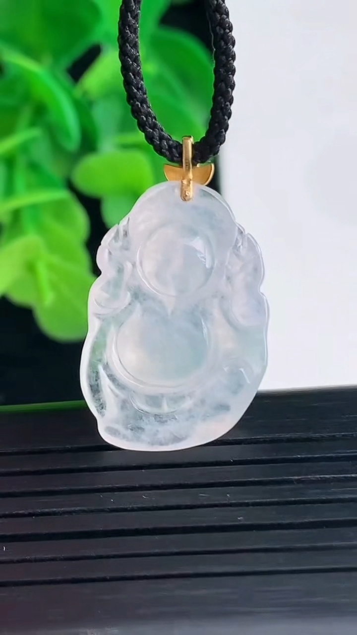 天然A货翡翠种白冰财神爷吊坠尺寸39.3-17.1-3.4重量:3.04g
4月10日