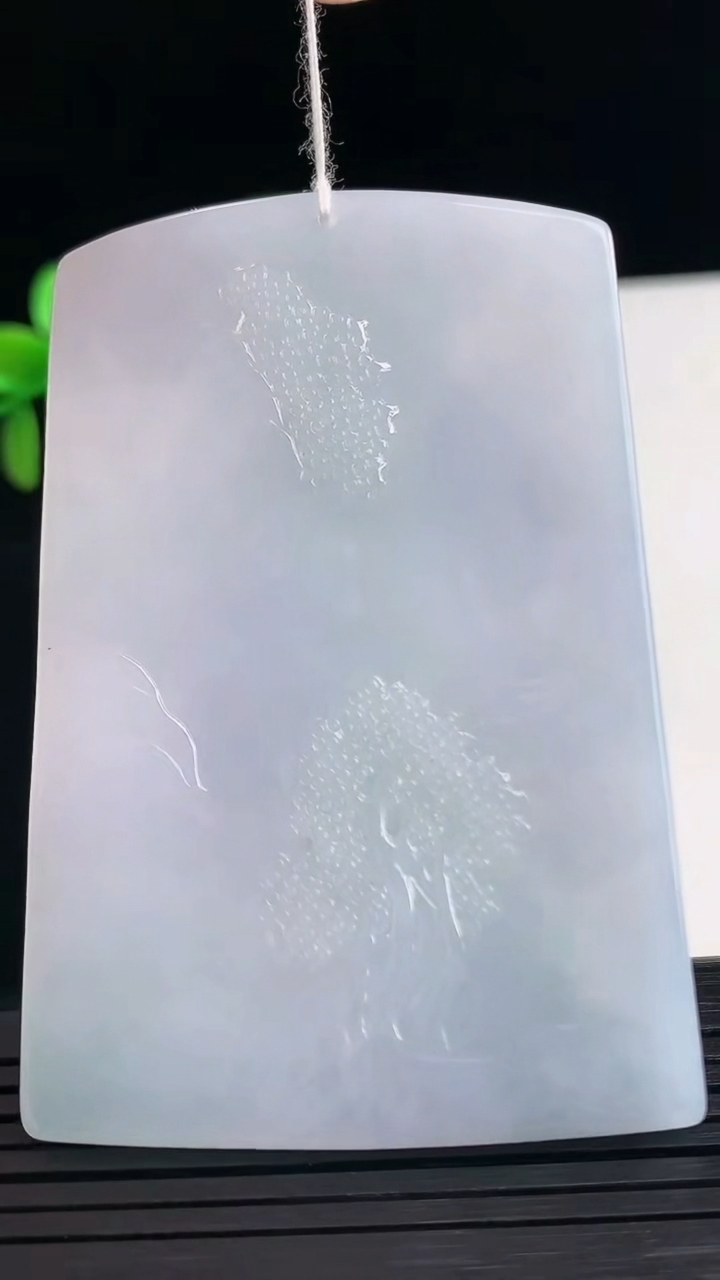 天然A货翡翠紫罗兰山水大势至菩萨吊坠尺寸70.1-46.6-5.4重量:47.31g
4月10日