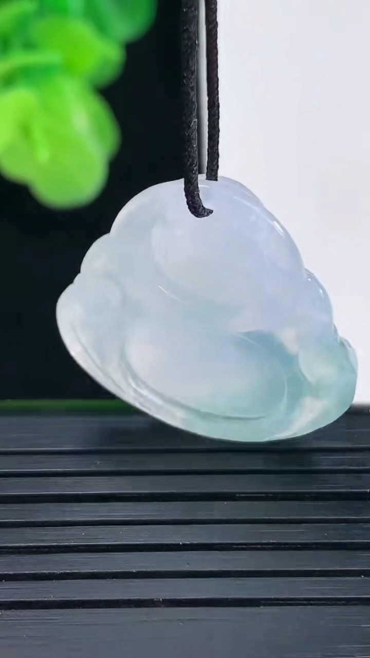 天然A货翡翠飘花佛公吊坠尺寸24-24.8-5.8重量:5.06g
4月10日