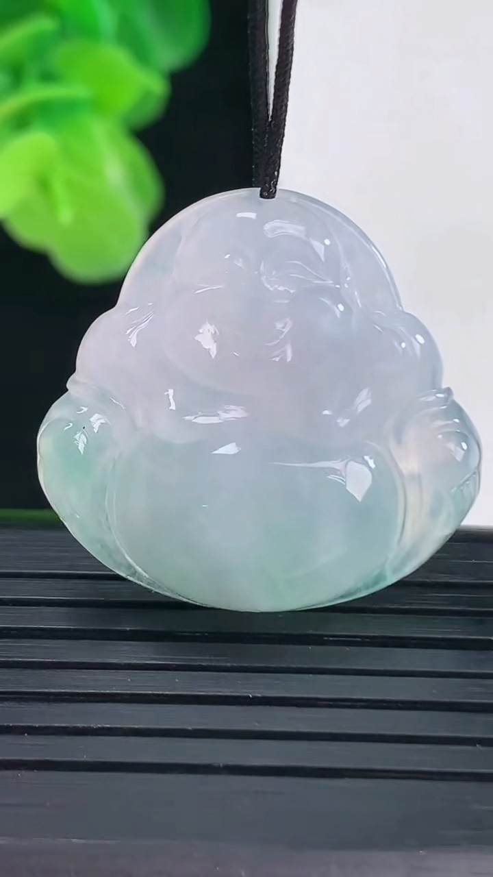 天然A货翡翠佛公吊坠尺寸27-28.3-5.7重量:6.66g
4月10日