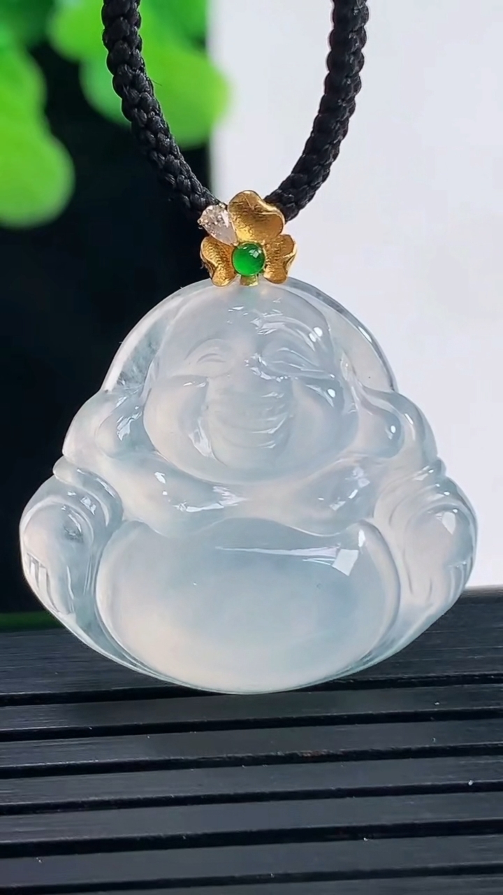 天然A货翡翠种白冰佛公吊坠尺寸24.2-25.7-6重量:5.87g
4月10日