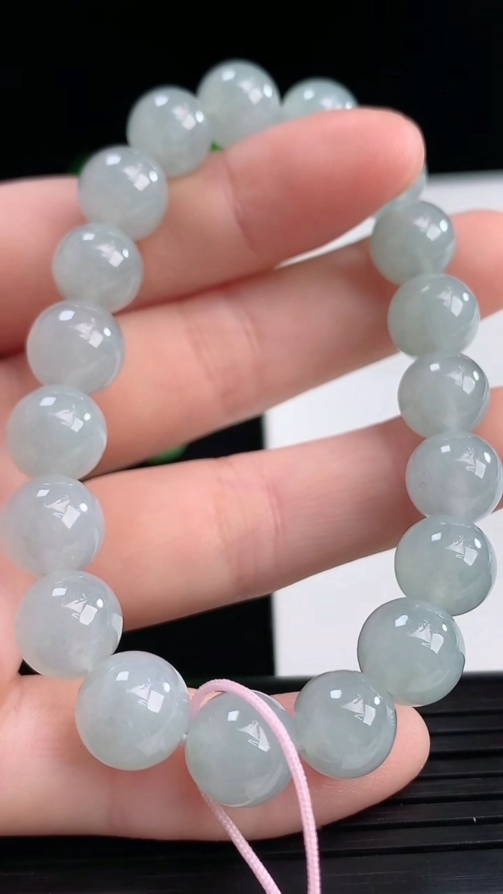 天然A货翡翠圆珠手串尺寸9.4-19颗重量:28.01g4月10日
工厂直销收藏佳品,种好水足，色泽