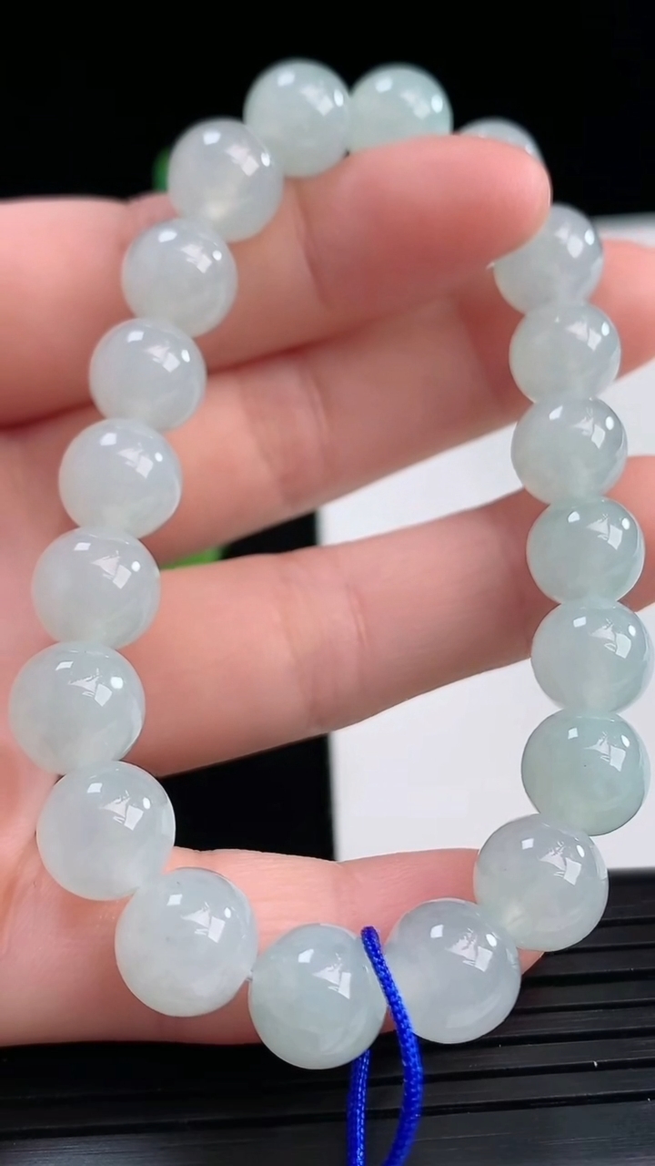 天然A货翡翠圆珠手串尺寸9.1-20颗重量:27.87g4月10日
工厂直销收藏佳品,种好水足，色泽