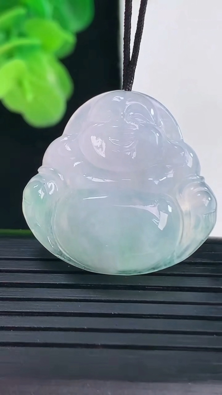 天然A货翡翠佛公吊坠尺寸27-28.3-5.7重量:6.66g
4月10日