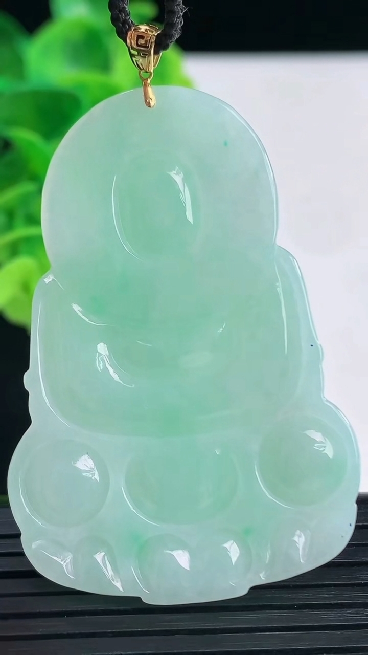 天然A货翡翠观音菩萨吊坠尺寸52.3-35.5-5.9重量:18.48g
4月11日