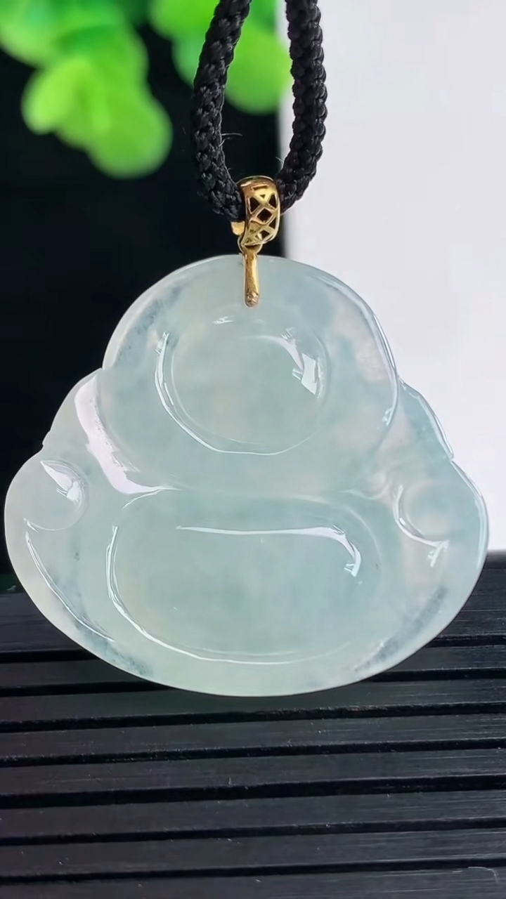 天然A货翡翠佛公吊坠尺寸28-30-5.8重量:7.83g
4月10日