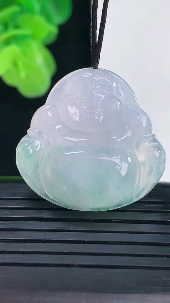 天然A货翡翠佛公吊坠尺寸27-28.3-5.7重量:6.66g
4月10日