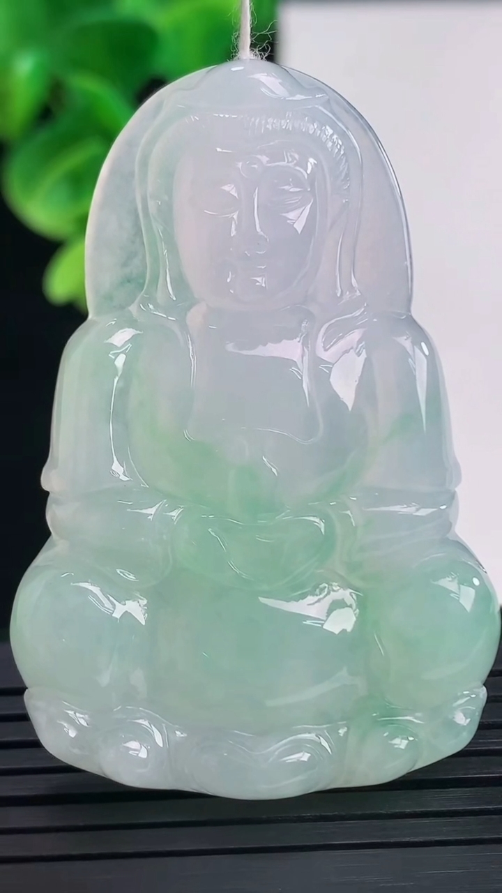 天然A货翡翠观音菩萨吊坠尺寸51.6-34.3-5.7重量:18.98g
4月10日