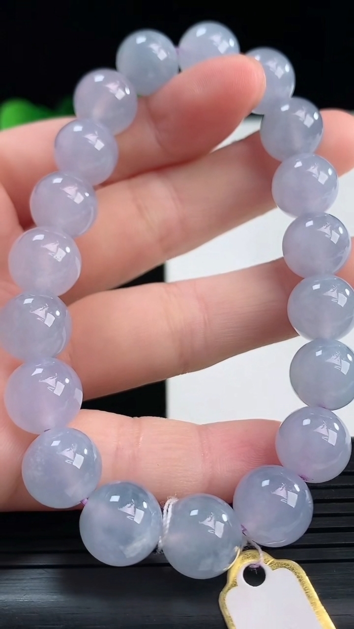 天然A货翡翠紫罗兰圆珠手串尺寸10.3-19颗重量:39.94g4月10日
工厂直销收藏佳品,种好水足，色泽均匀，有种有色，上手高大气！